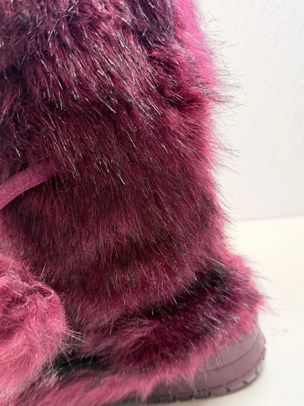 Colin Stuart Deep Burgundy Faux Fur Pom Pom Winter Boots Women’s Size 7 Y2K